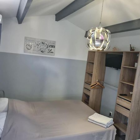 Chambre Cosy Avec Terrasse Leilighet Arles Eksteriør bilde